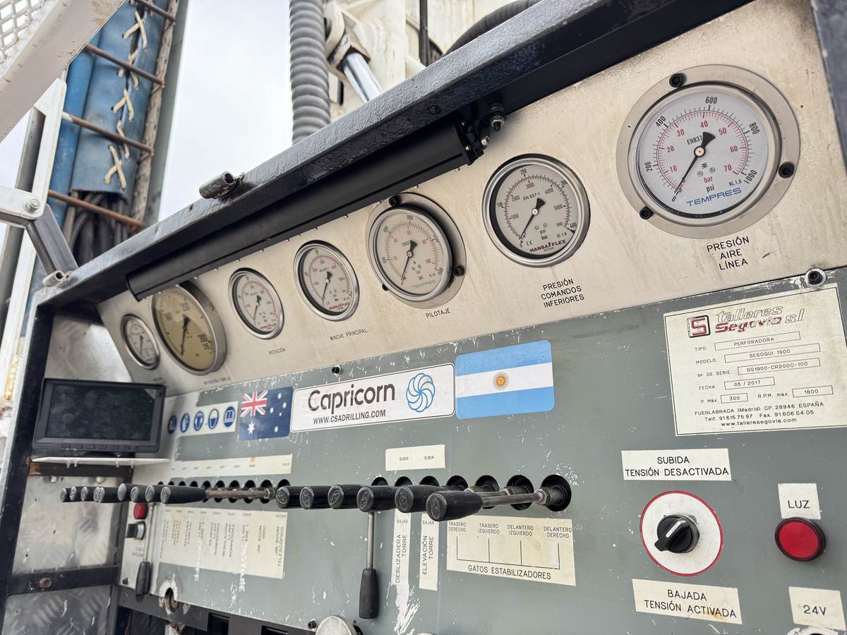 Segoqui 1900 control panel with pressure gauges